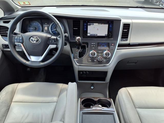 Photo of 2016 Shoreline Blue Pearl Toyota Sienna