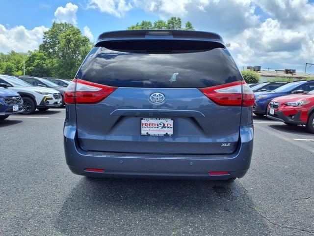 Photo of 2016 Shoreline Blue Pearl Toyota Sienna