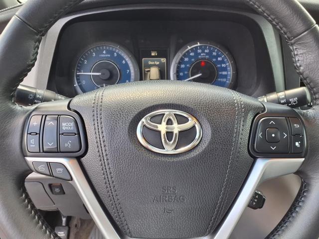 Photo of 2016 Shoreline Blue Pearl Toyota Sienna