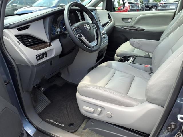 Photo of 2016 Shoreline Blue Pearl Toyota Sienna