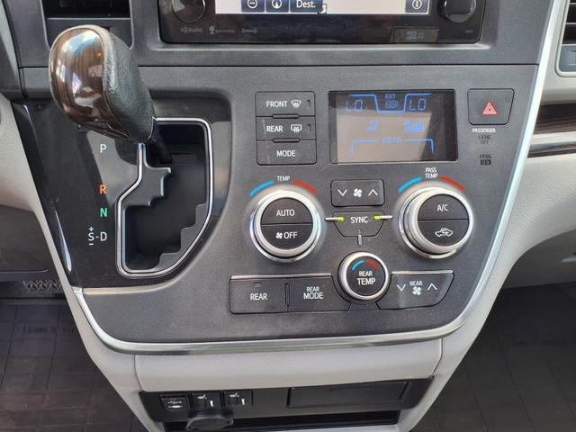 Photo of 2016 Shoreline Blue Pearl Toyota Sienna