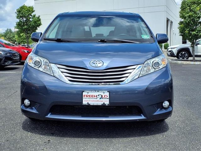 Photo of 2016 Shoreline Blue Pearl Toyota Sienna