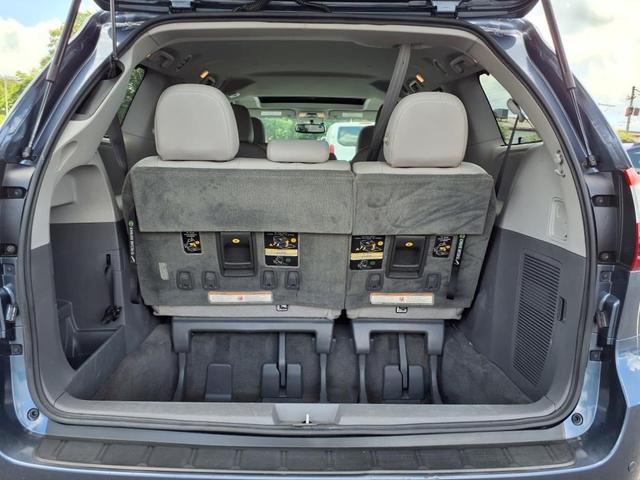 Photo of 2016 Shoreline Blue Pearl Toyota Sienna