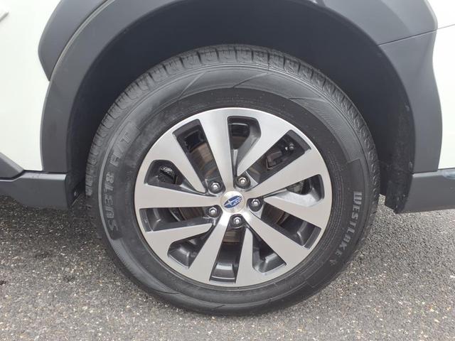 Photo of 2023 Crystal White Pearl Subaru Outback