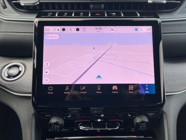 Photo of 2025 Diamond Black Crystal Pearlcoat Jeep Grand Cherokee