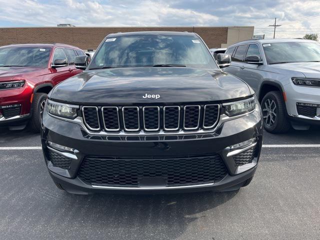 Photo of 2025 Diamond Black Crystal Pearlcoat Jeep Grand Cherokee