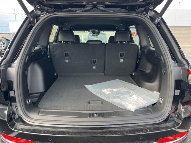 Photo of 2025 Diamond Black Crystal Pearlcoat Jeep Grand Cherokee