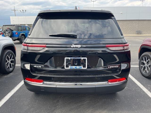 Photo of 2025 Diamond Black Crystal Pearlcoat Jeep Grand Cherokee