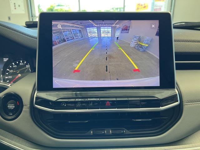 Photo of 2022 Bright White Clearcoat Jeep Compass