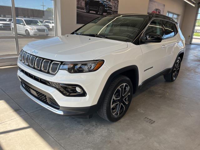 Photo of 2022 Bright White Clearcoat Jeep Compass