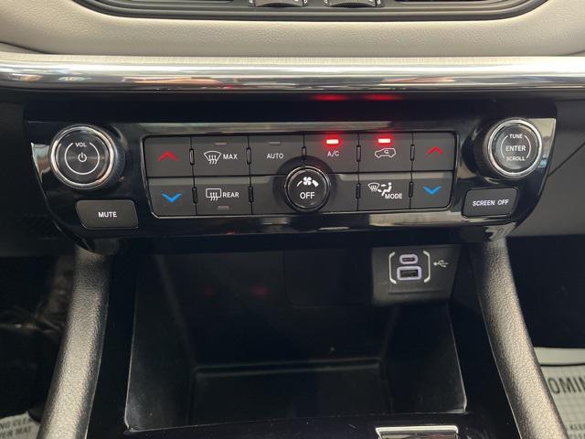 Photo of 2022 Bright White Clearcoat Jeep Compass