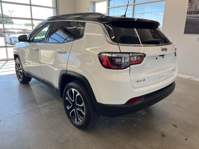 Photo of 2022 Bright White Clearcoat Jeep Compass