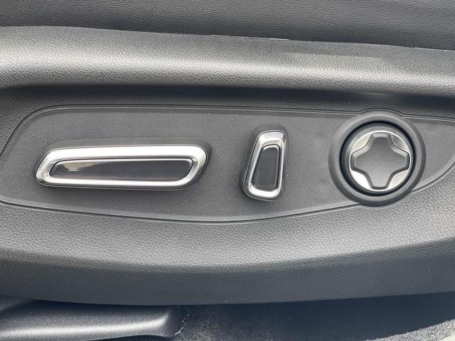 Photo of 2025 Platinum White Pearl Acura ADX
