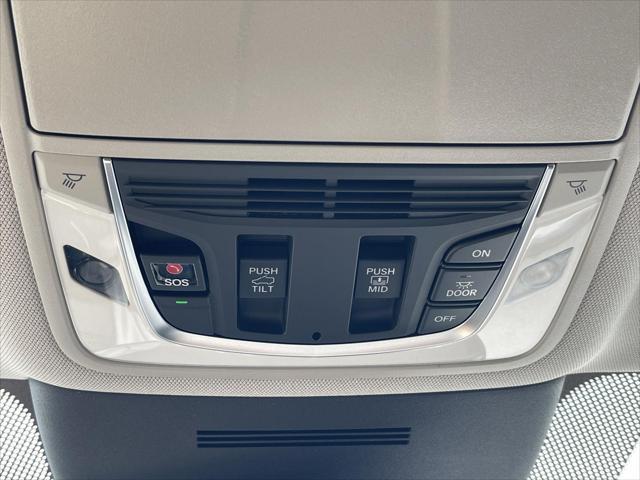 Photo of 2026 Solar Silver Metallic Acura MDX