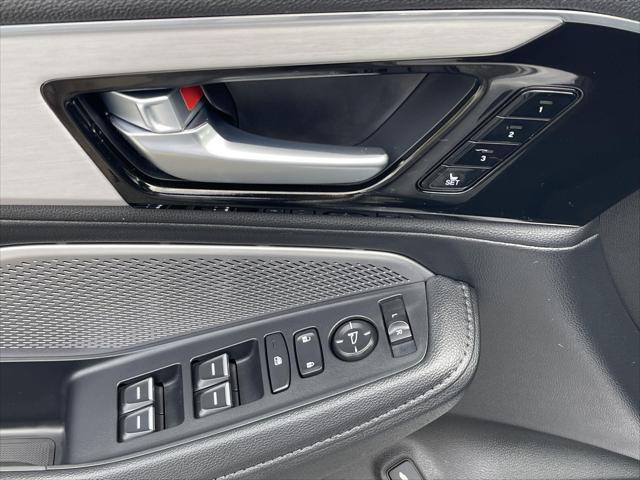 Photo of 2026 Solar Silver Metallic Acura MDX