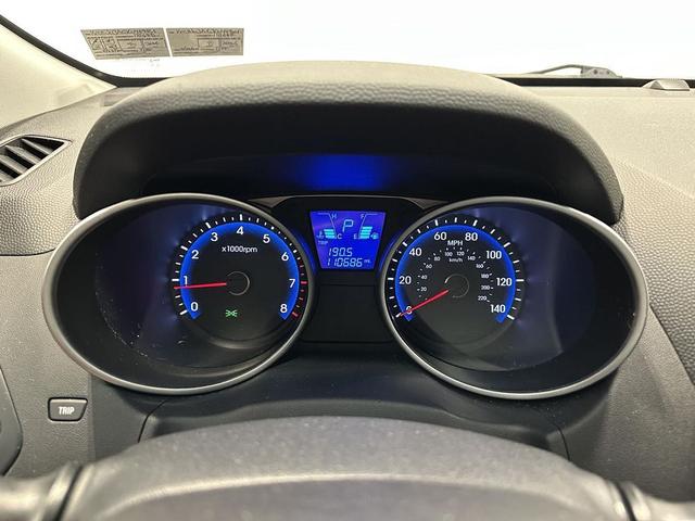 Photo of 2012 Diamond Silver Hyundai TUCSON