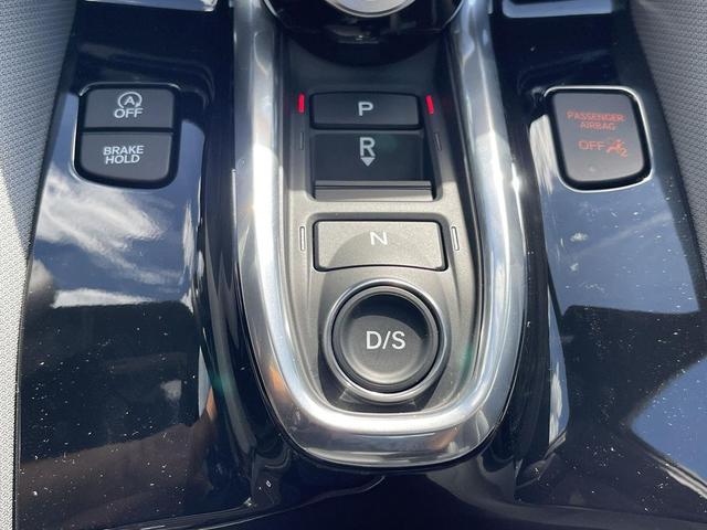 Photo of 2025 Platinum White Pearl Acura TLX