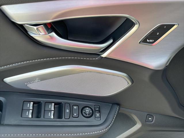 Photo of 2025 Solar Silver Metallic Acura RDX