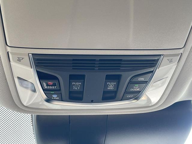 Photo of 2025 Liquid Carbon Metallic Acura RDX
