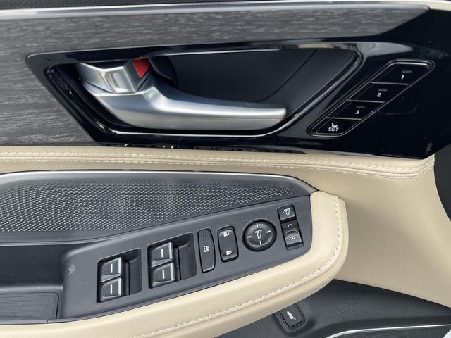 Photo of 2025 Platinum White Pearl Acura MDX