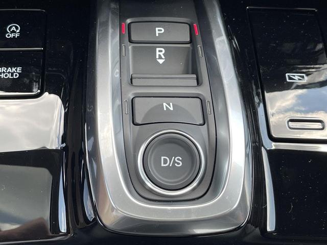 Photo of 2026 Platinum White Pearl Acura MDX