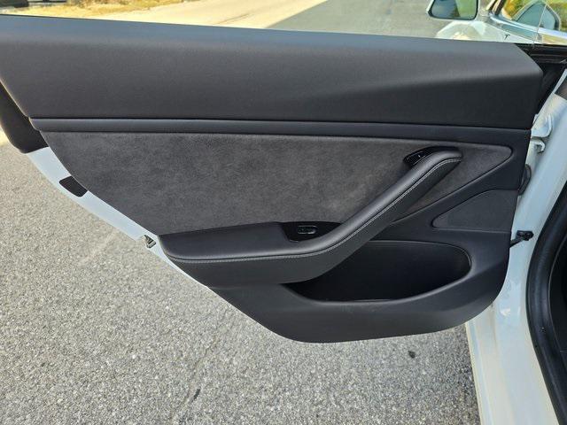 Photo of 2018 Pearl White Multi-Coat Tesla Model 3