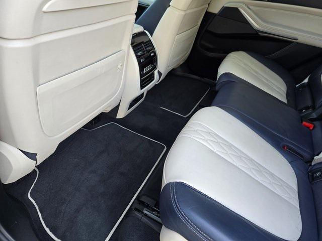 Photo of 2019 Arctic Gray Metallic BMW X7