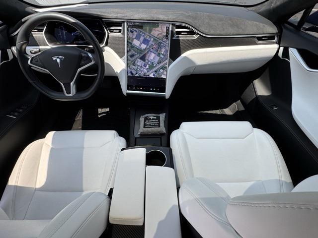 Photo of 2017 Deep Blue Metallic Tesla Model S