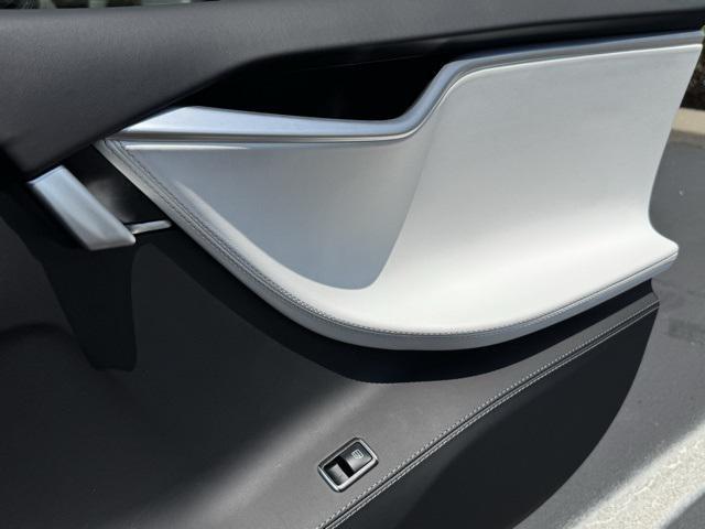 Photo of 2017 Deep Blue Metallic Tesla Model S
