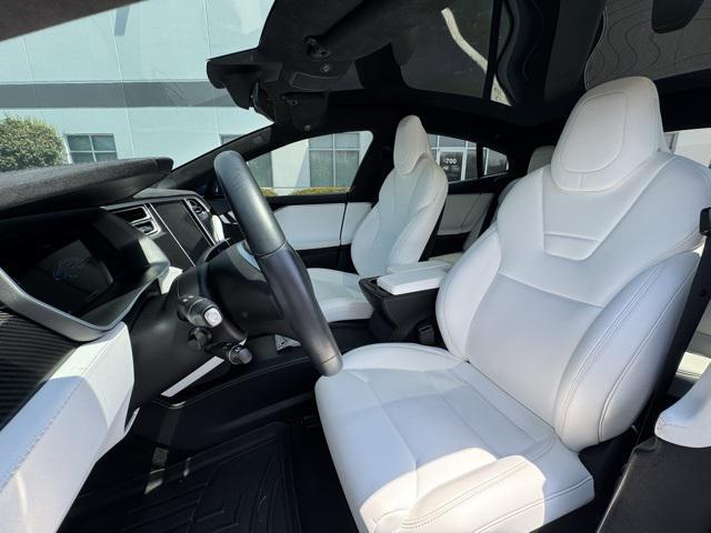 Photo of 2017 Deep Blue Metallic Tesla Model S