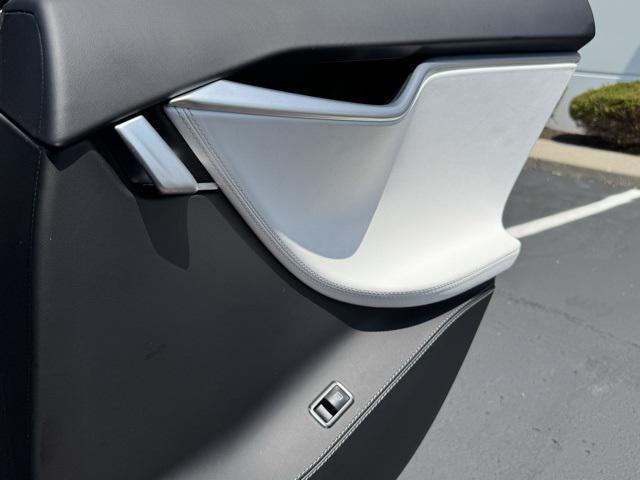 Photo of 2017 Deep Blue Metallic Tesla Model S