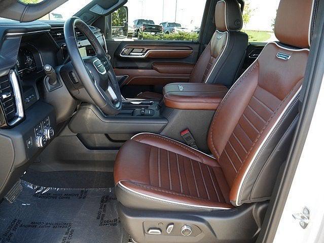 Photo of 2024 White Frost Tricoat GMC Sierra 2500