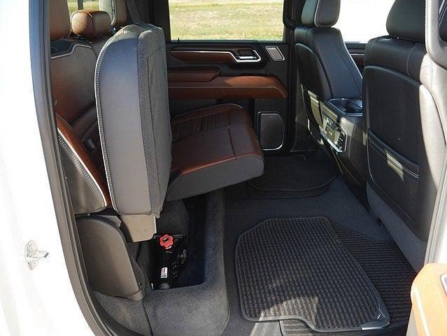 Photo of 2024 White Frost Tricoat GMC Sierra 2500