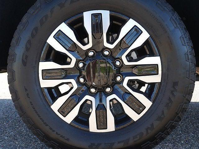 Photo of 2024 White Frost Tricoat GMC Sierra 2500