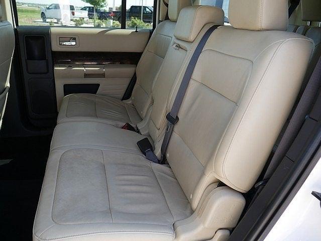 Photo of 2019 White Platinum Metallic Tri-Coat Ford Flex