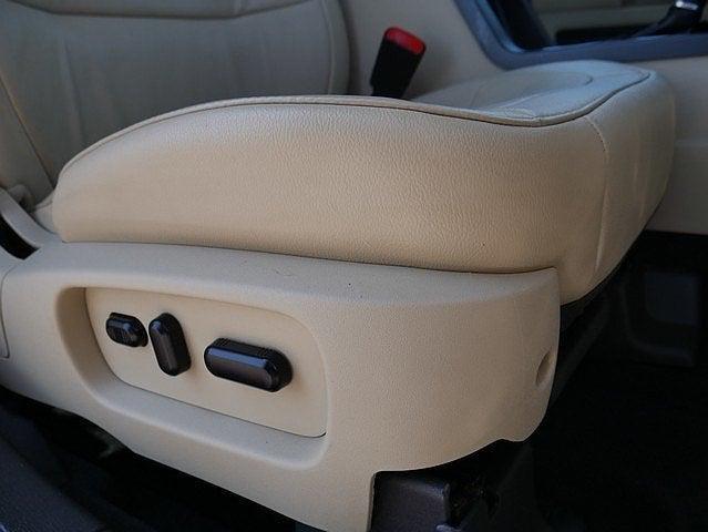 Photo of 2019 White Platinum Metallic Tri-Coat Ford Flex
