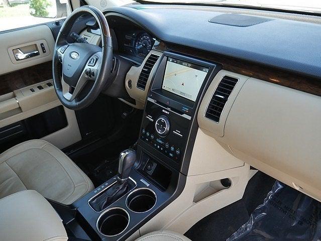 Photo of 2019 White Platinum Metallic Tri-Coat Ford Flex