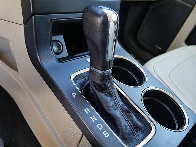 Photo of 2019 White Platinum Metallic Tri-Coat Ford Flex