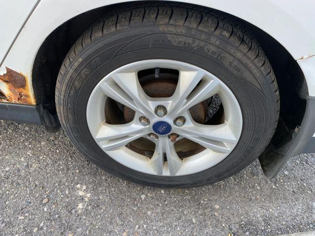 Photo of 2014 White Ford Focus