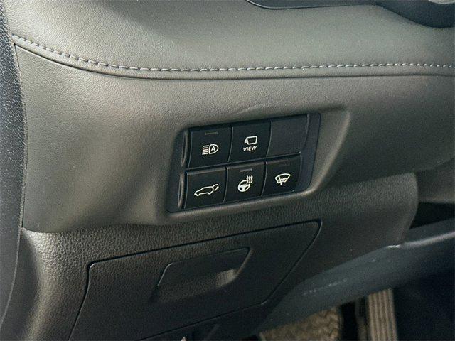 Photo of 2021 Midnight Black Metallic Toyota Highlander