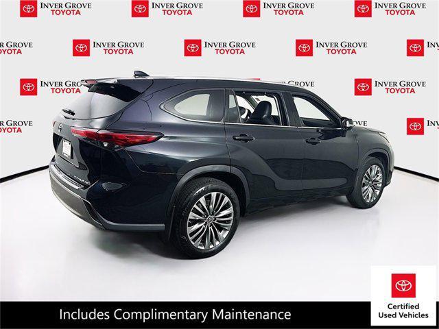 Photo of 2021 Midnight Black Metallic Toyota Highlander