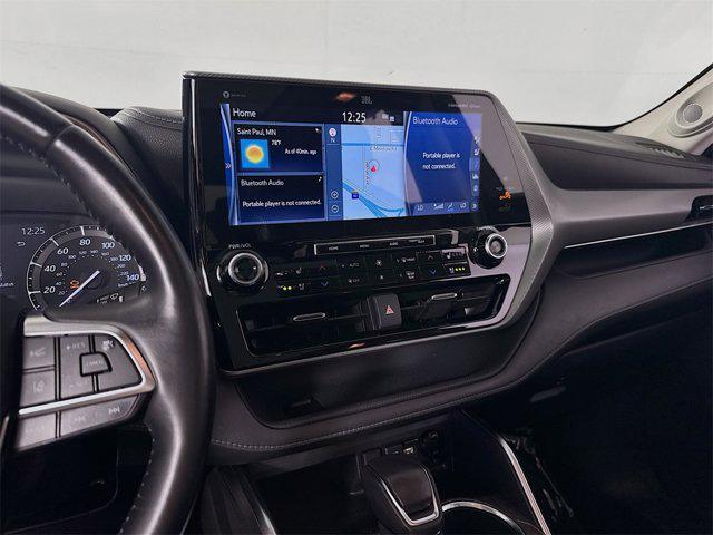 Photo of 2021 Midnight Black Metallic Toyota Highlander