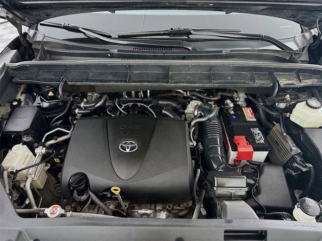 Photo of 2021 Midnight Black Metallic Toyota Highlander