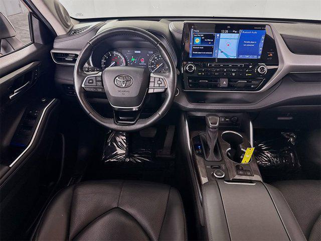 Photo of 2021 Midnight Black Metallic Toyota Highlander