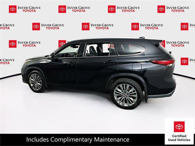 Photo of 2021 Midnight Black Metallic Toyota Highlander