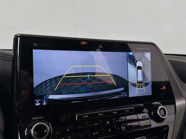Photo of 2021 Midnight Black Metallic Toyota Highlander
