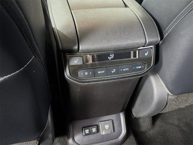 Photo of 2021 Midnight Black Metallic Toyota Highlander
