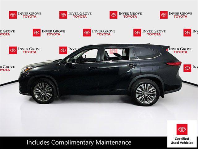 Photo of 2021 Midnight Black Metallic Toyota Highlander