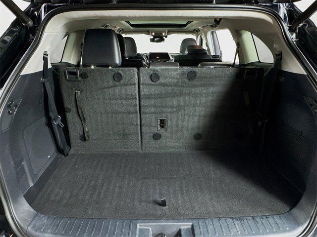 Photo of 2021 Midnight Black Metallic Toyota Highlander