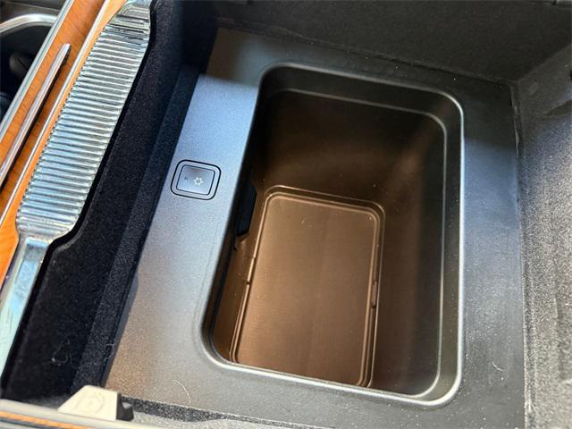 Photo of 2023 Diamond Black Crystal Pearlcoat Jeep Grand Wagoneer